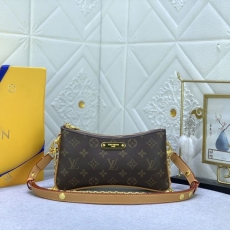 Louis Vuitton Hobo Bags